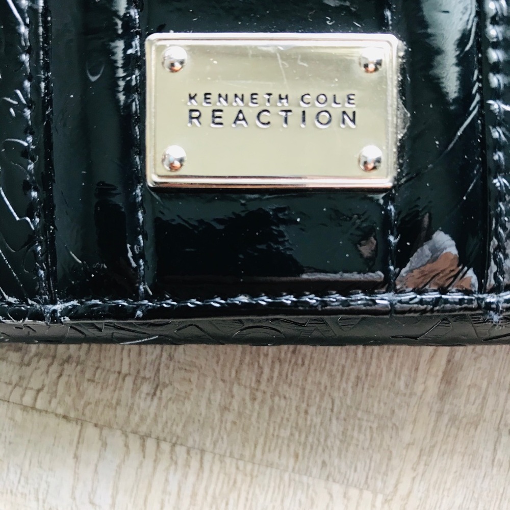 Kenneth Cole Reaction Wallet - Picture 5 of 5